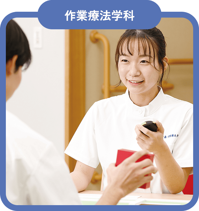 患者の作業の時間を計測する作業療法士