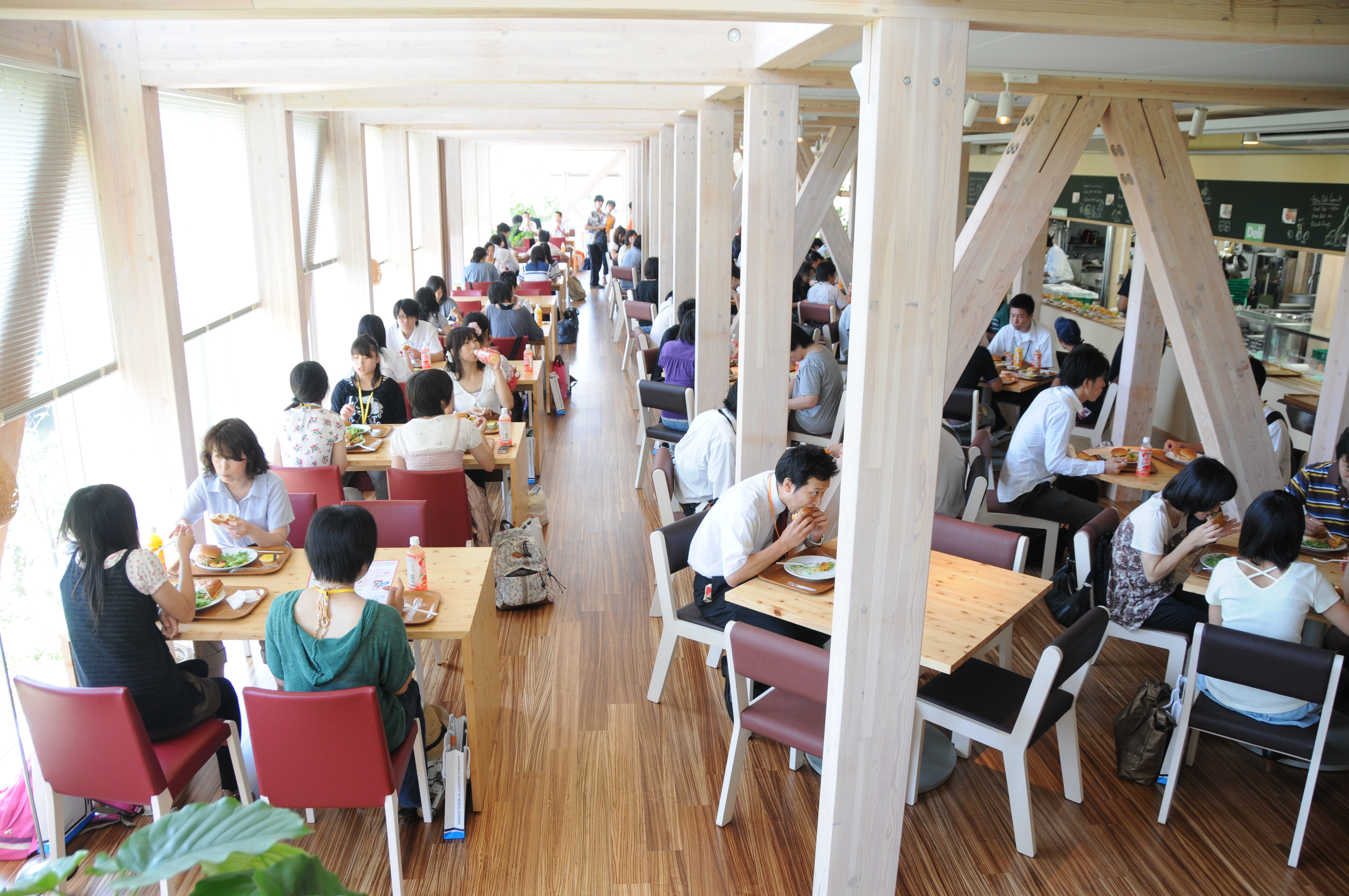 メディカフェで休息のひととき！ 本日もオープンキャンパス特別メニュー！  