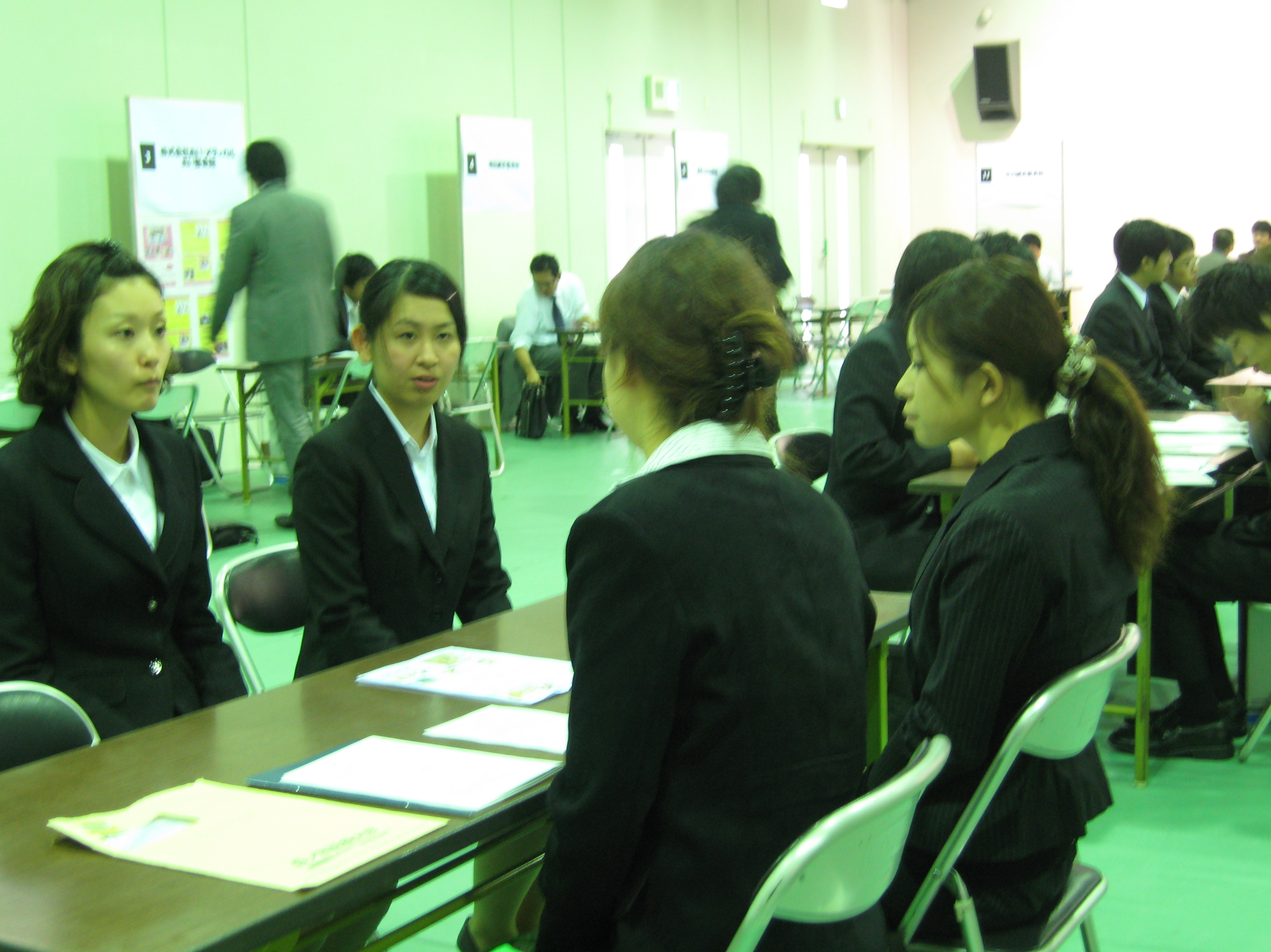 同日開催 学内合同企業説明会 本日の森ノ宮医療大学は熱気上昇気流