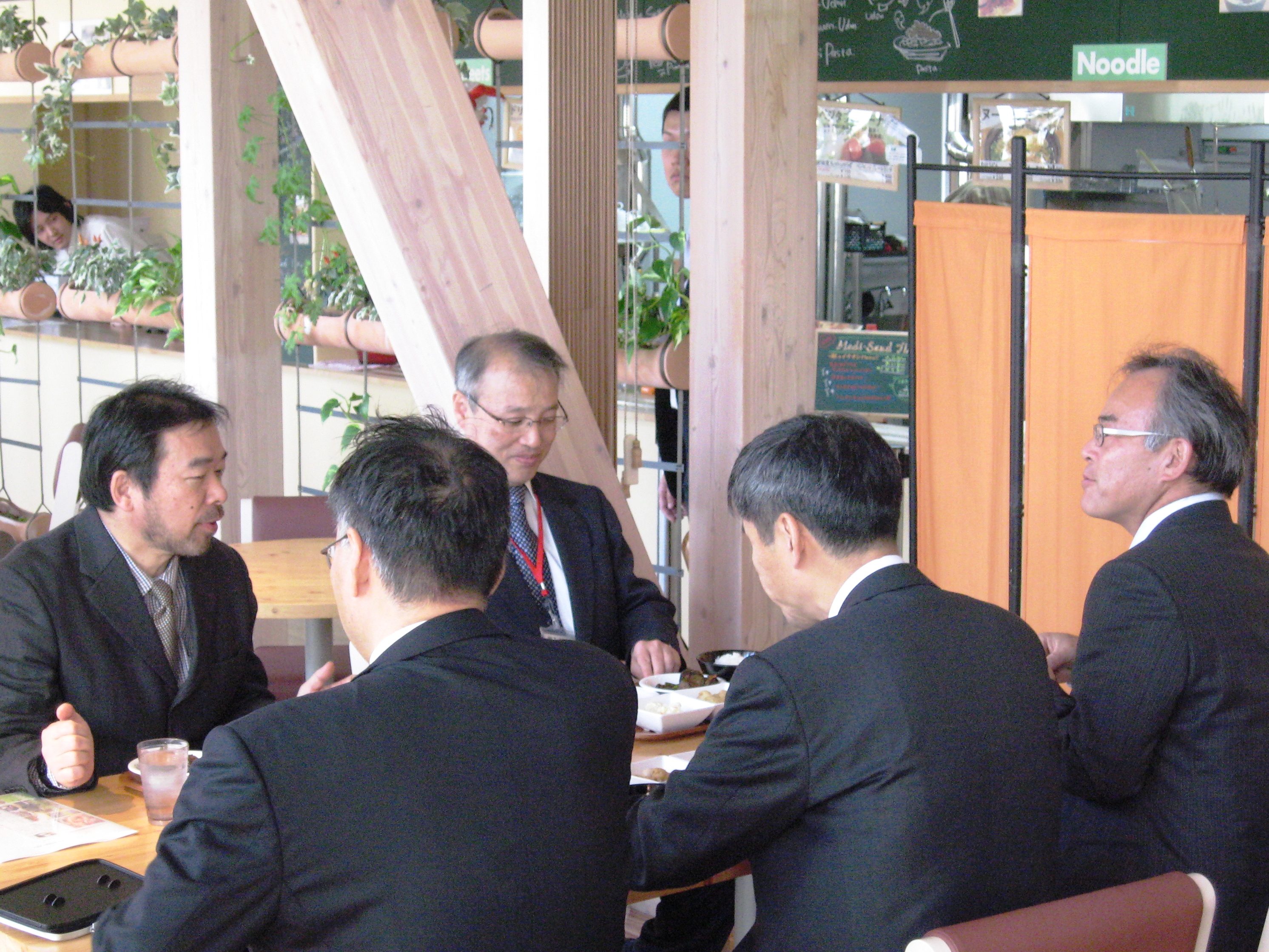 大阪市港湾局長と理事長ご歓談