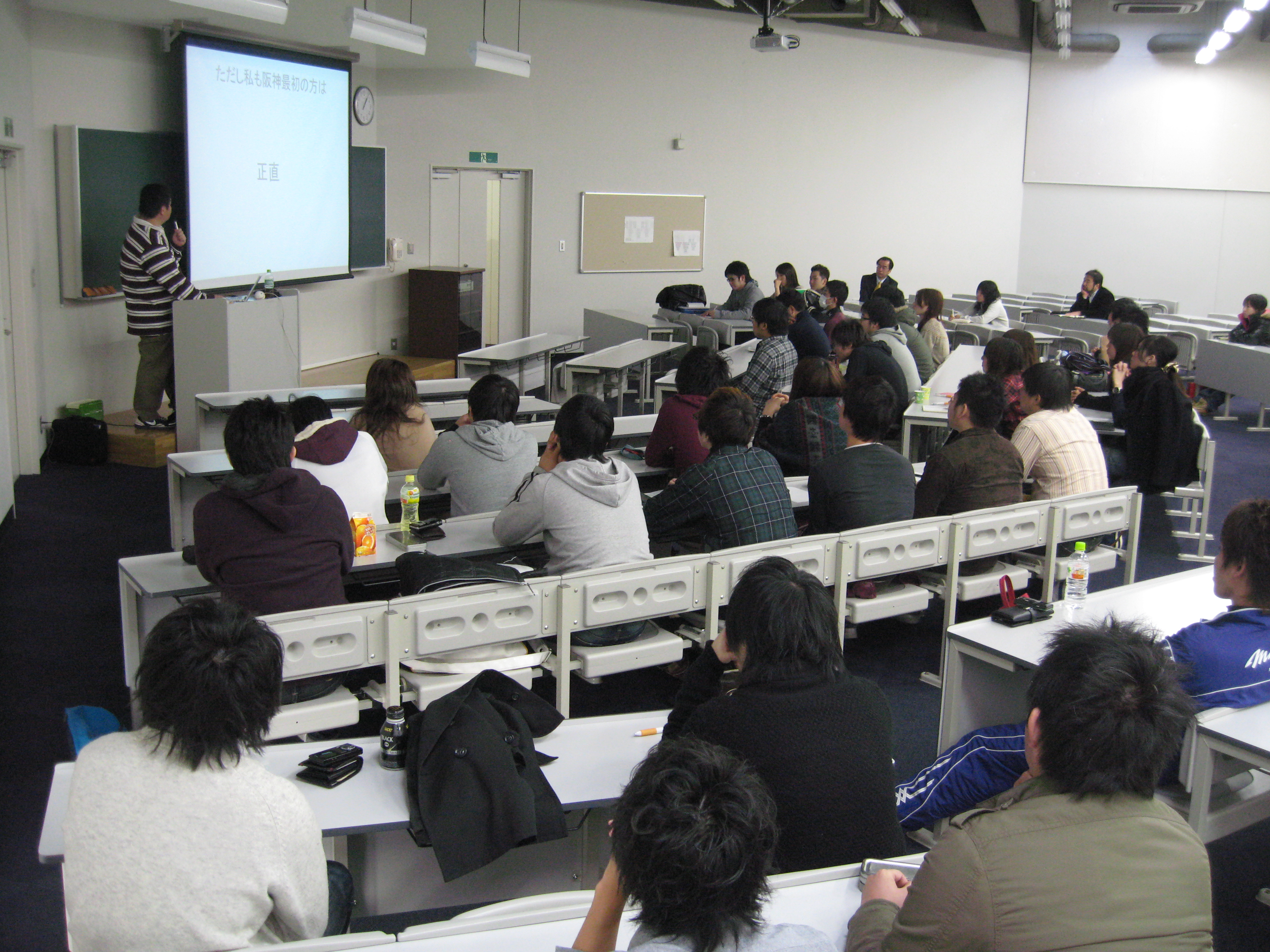 日曜日の開催ということもあり、 学外からの参加者もありました