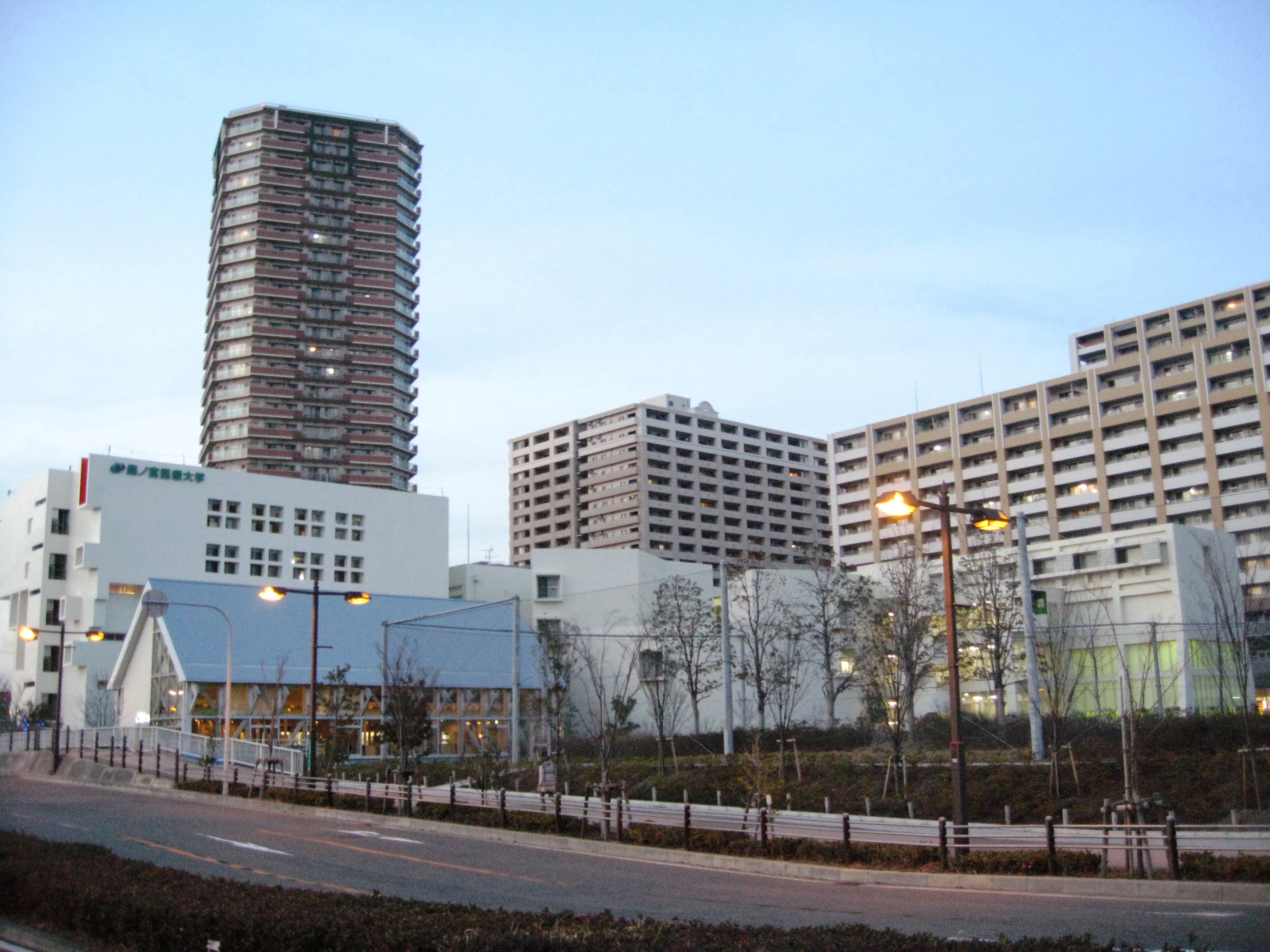 新校舎が新たに加わったキャンパス全景 キャンパス内部　現在編集中！