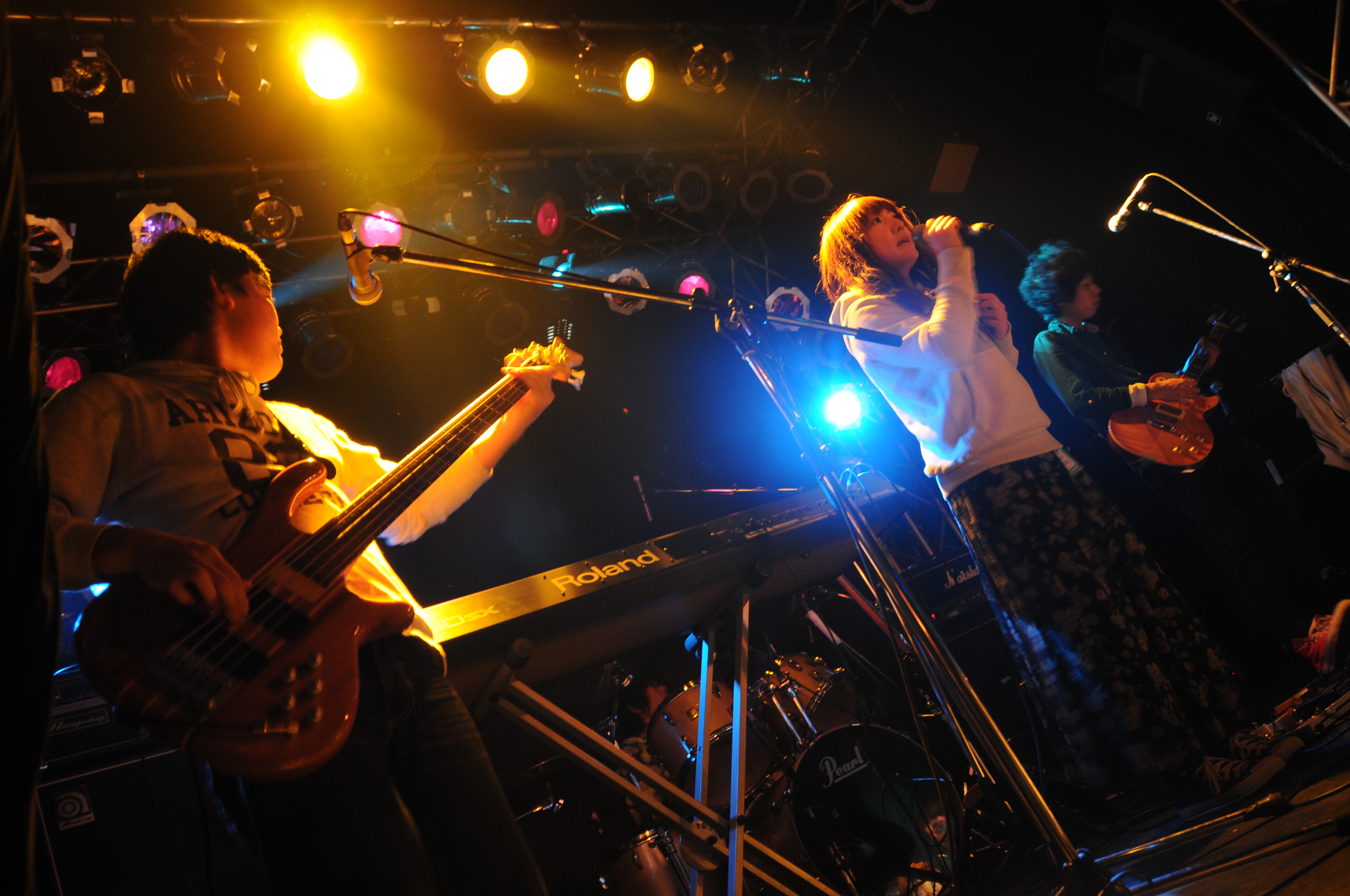 照明やＰＡはすべてライブハウスのプロたちが演出  